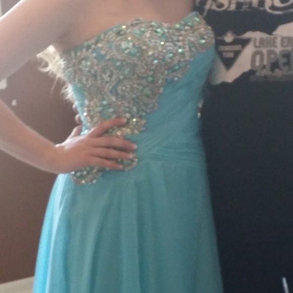 prom dress - Picture 4 of 5